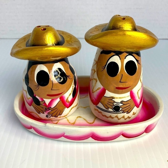 Senor and Senorita salt and pepper kitchy - Picture 1 of 4